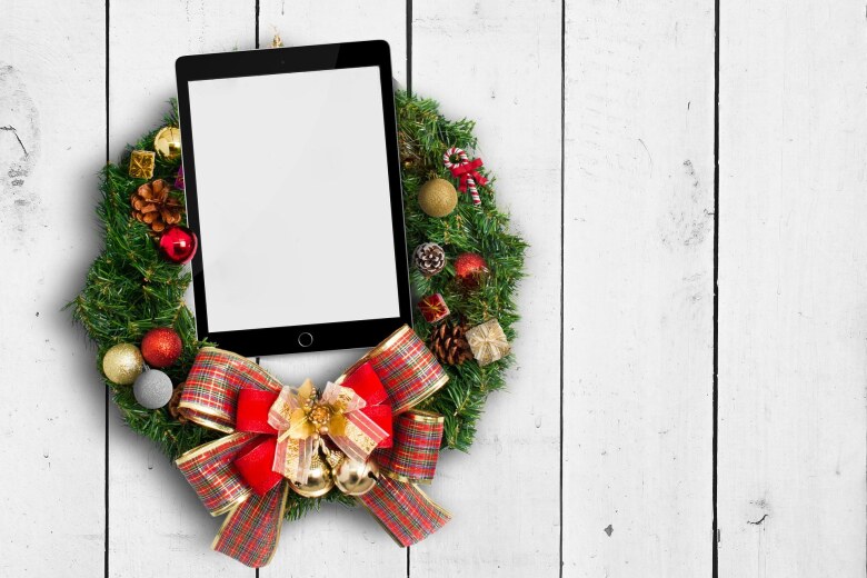 blank tablet placed in the middle of a holiday wreath