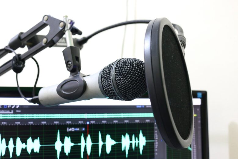 microphone and computer set up for a podcast recording