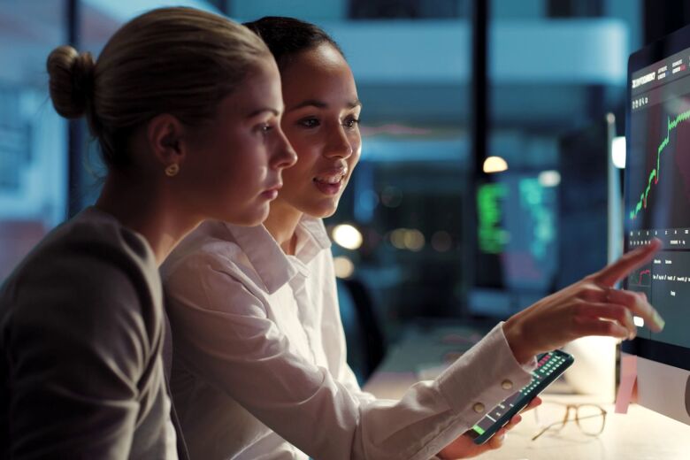 2 women - financial services - monitor